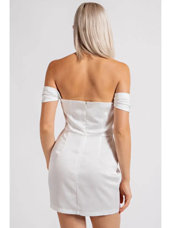 A corset bodice, gathered bust, off-shoulder arm cuffs, zipper closure, and mini-length satin make this dress a timelessly romantic and truly unforgettable pick. Wear this on your San Luis Obispo bachlorette party.