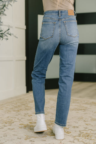 Izzie High Waist Straight Fit