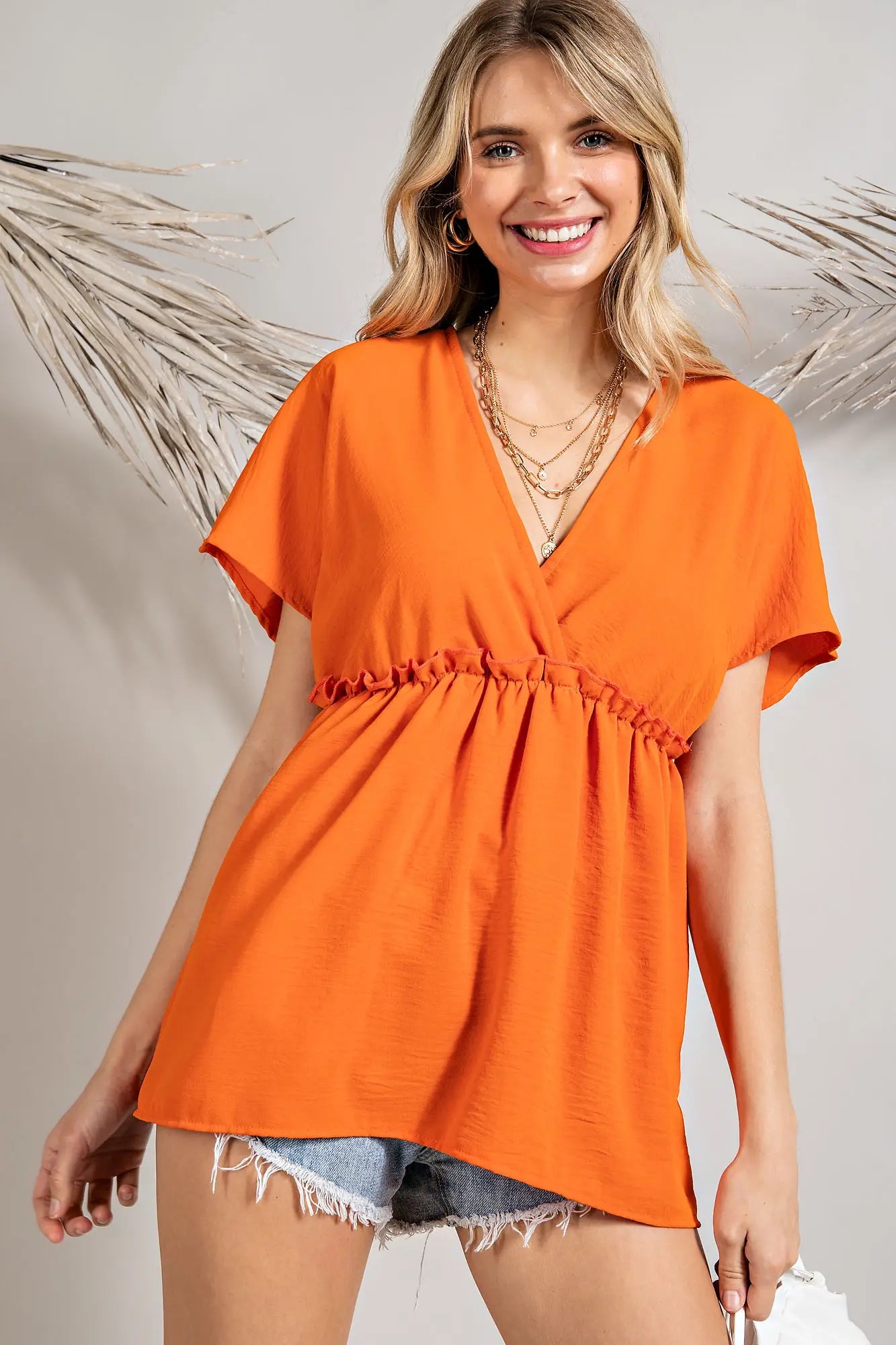 This airy, woven blouse top features a surpliced front with contrasting edge ruffle detail, plus a tiered waist. This modern design will become a wardrobe staple for the San Luis Obispo woman– perfect for everything from days at the office to weekend brunch