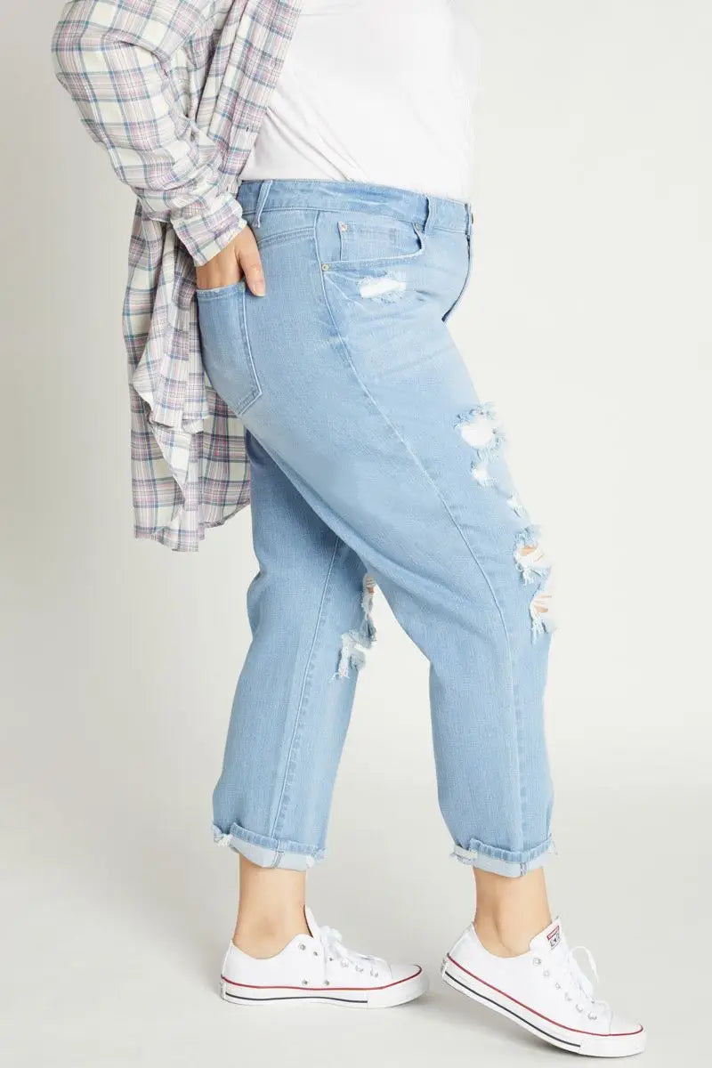Girlie 90’s Vintage high-rise destructed girlfriend jeans